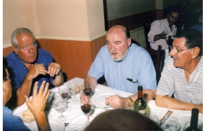 32 - En el restaurante Oasis - 2001